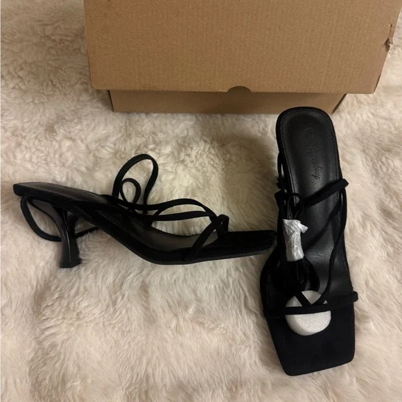 black strappy square-toe heels ₊˚⊹♡ - Picture 2 of 2